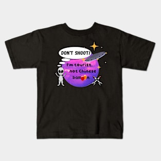 Don't shoot! I'm a tourist from outer space Kids T-Shirt